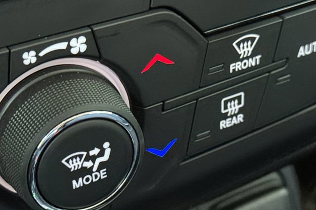 Used 2023 Jeep Renegade Latitude AWD/4WD image 30