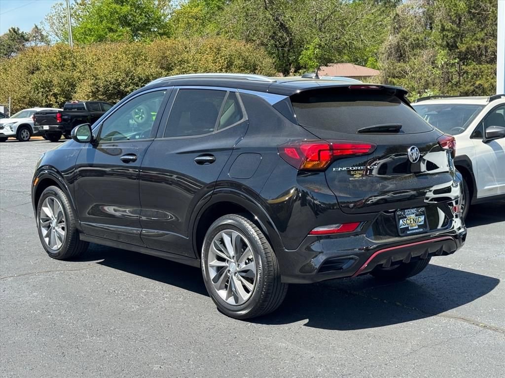 Used 2022 Buick Encore GX Select w/ Sport Touring Package FWD image 5