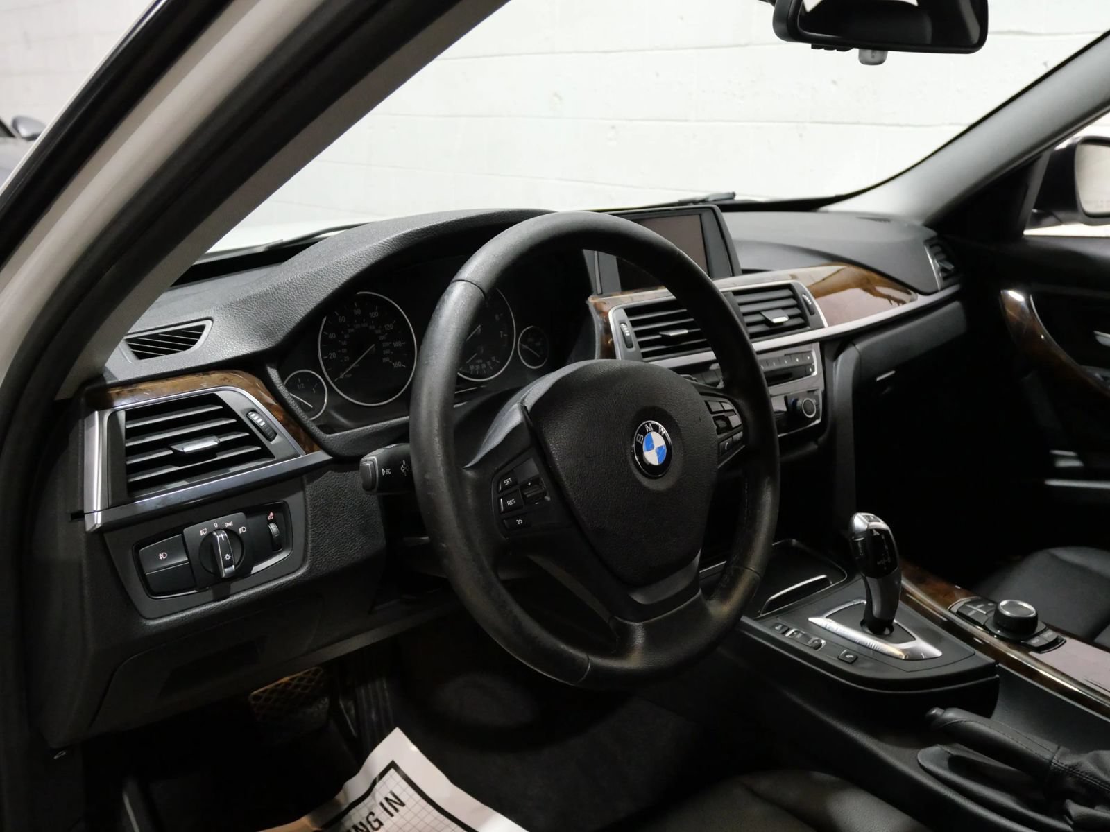 Used 2016 BMW 320i xDrive Sedan AWD/4WD image 8