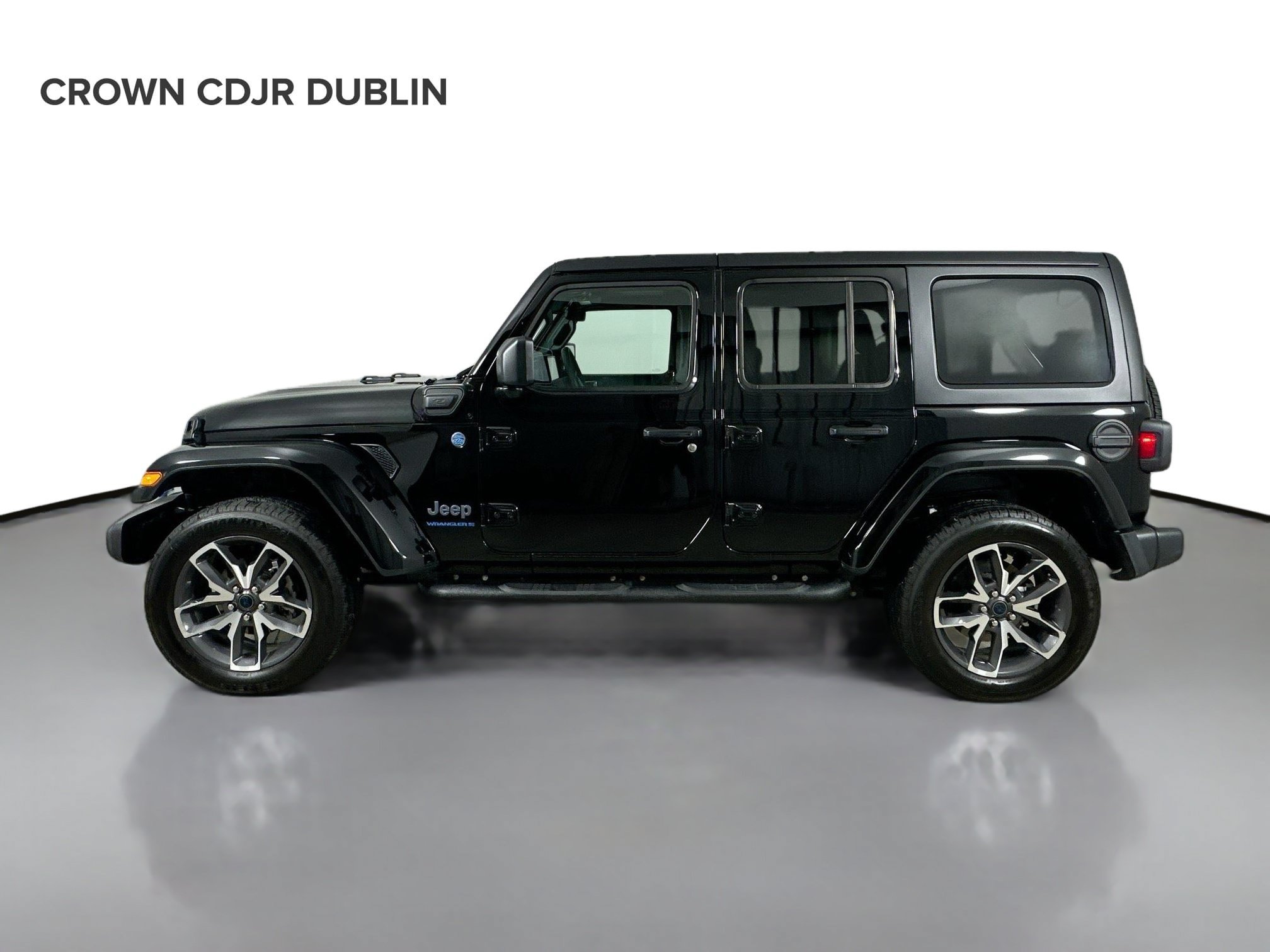 Used 2024 Jeep Wrangler Unlimited w/ Convenience Group AWD/4WD image 9