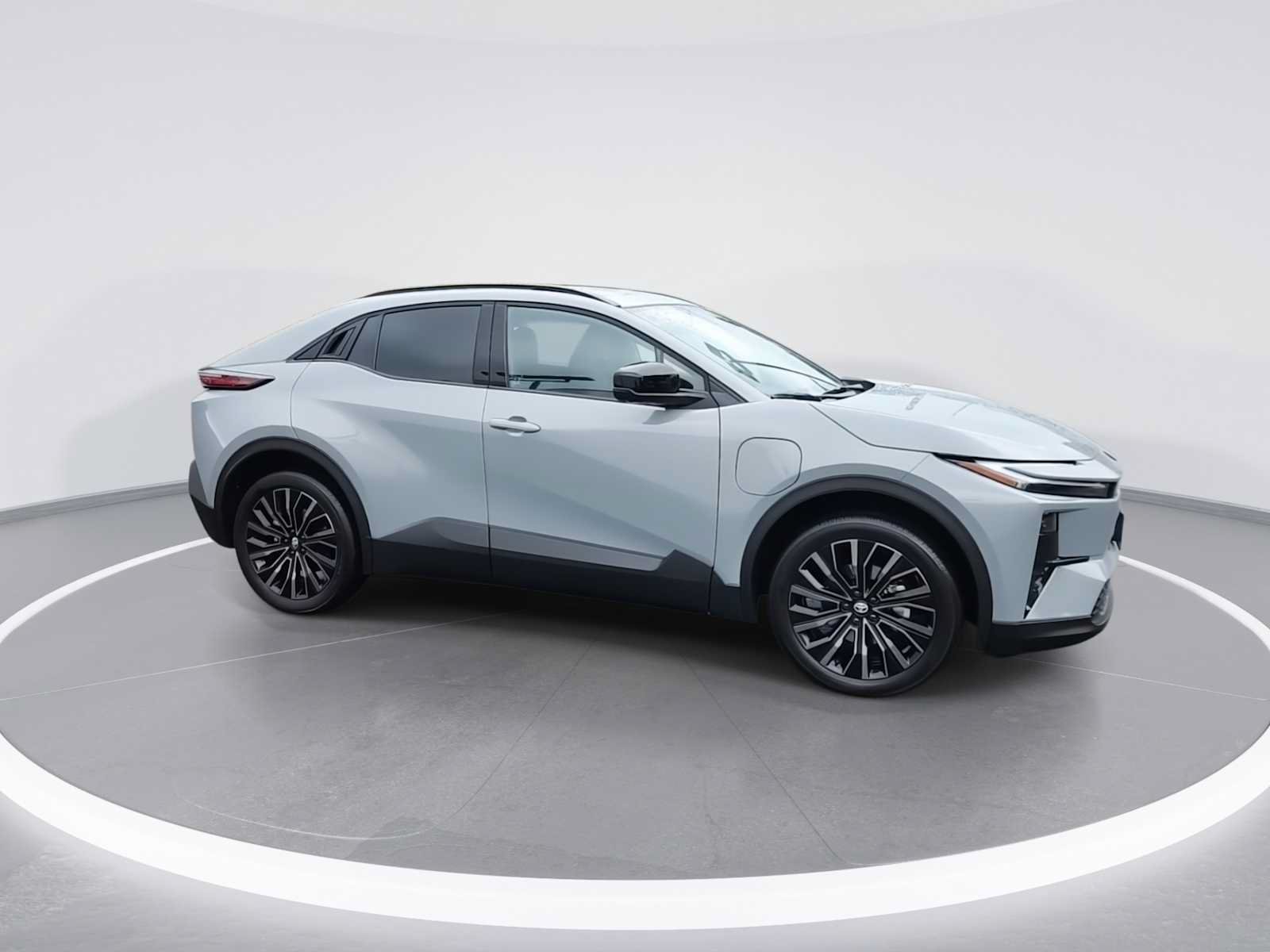Used 2026 Toyota C-HR AWD/4WD image 9