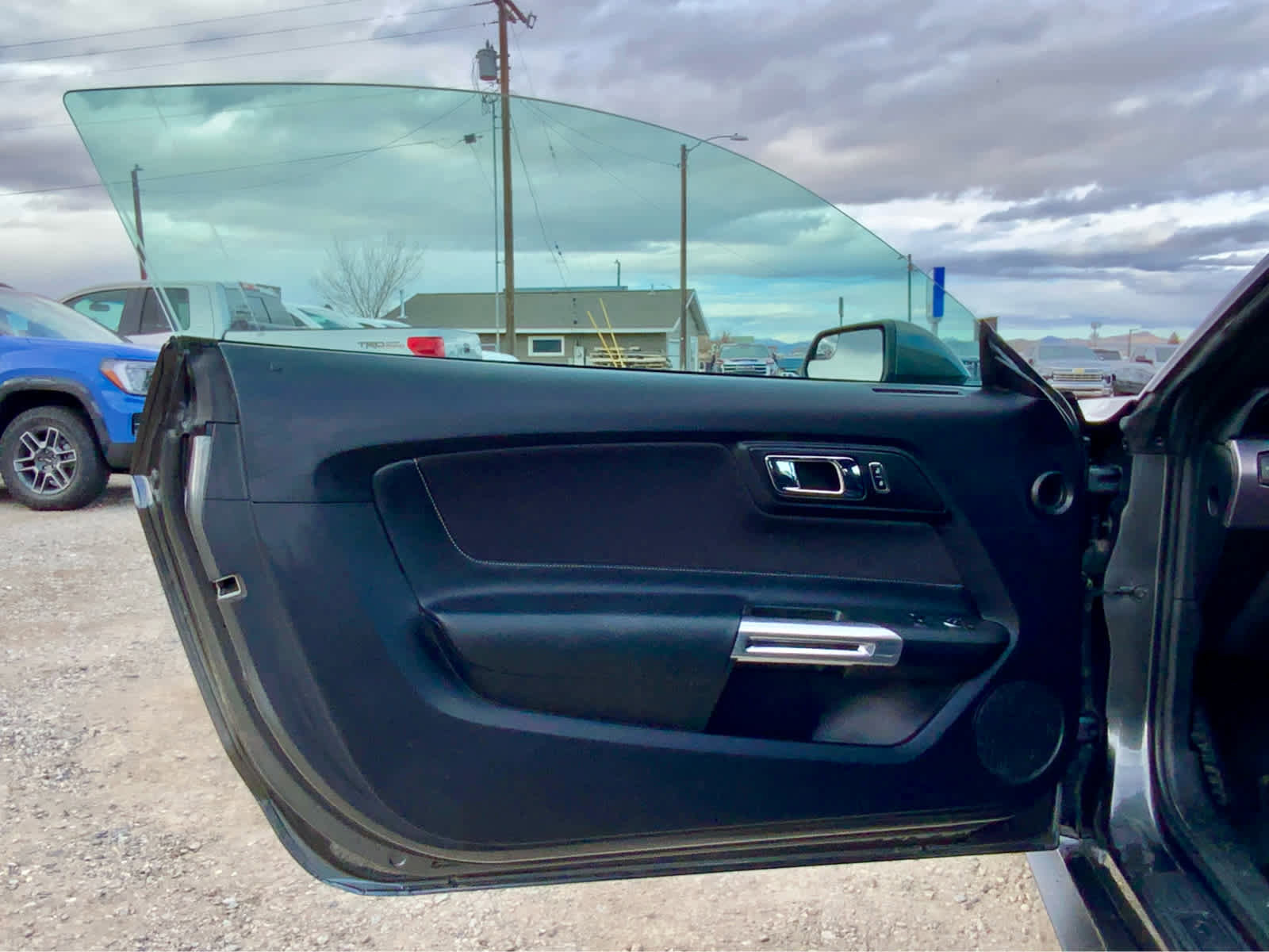 Used 2017 Ford Mustang Coupe image 39