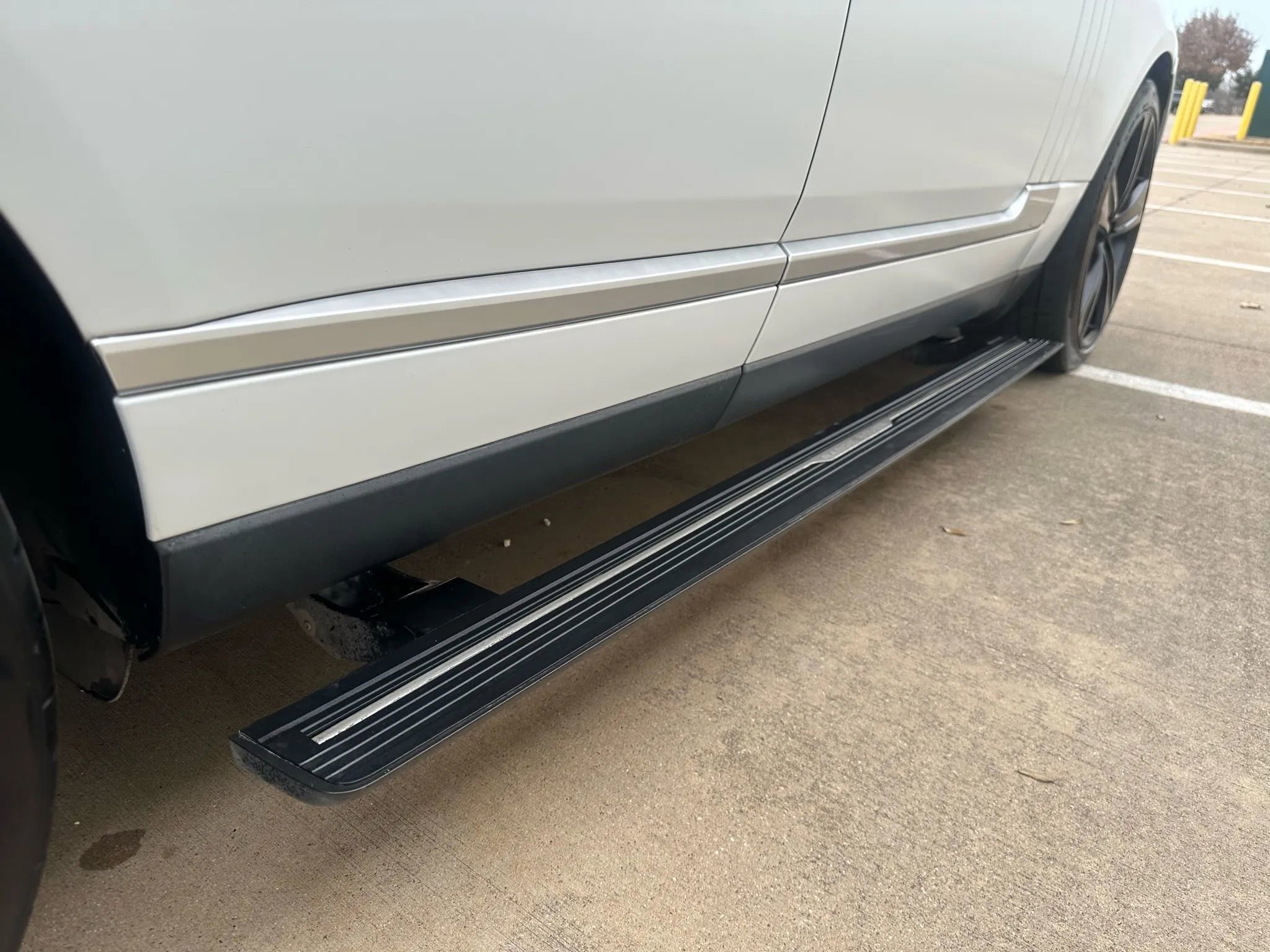 Used 2017 Land Rover Range Rover HSE image 8