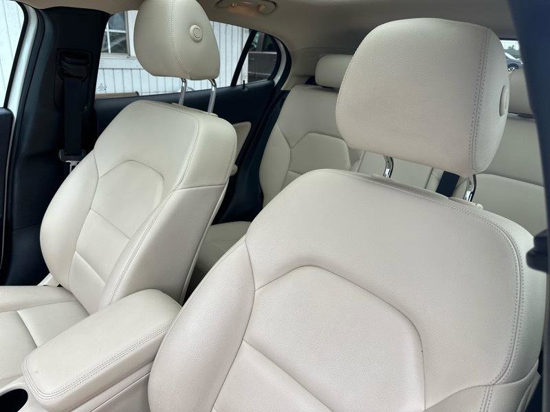 Used 2017 Mercedes-Benz GLA 250 4MATIC image 14