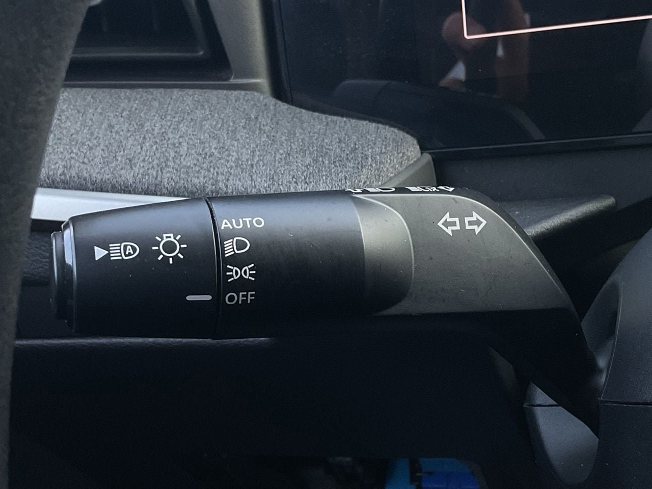Used 2025 Nissan Kicks SV FWD image 32