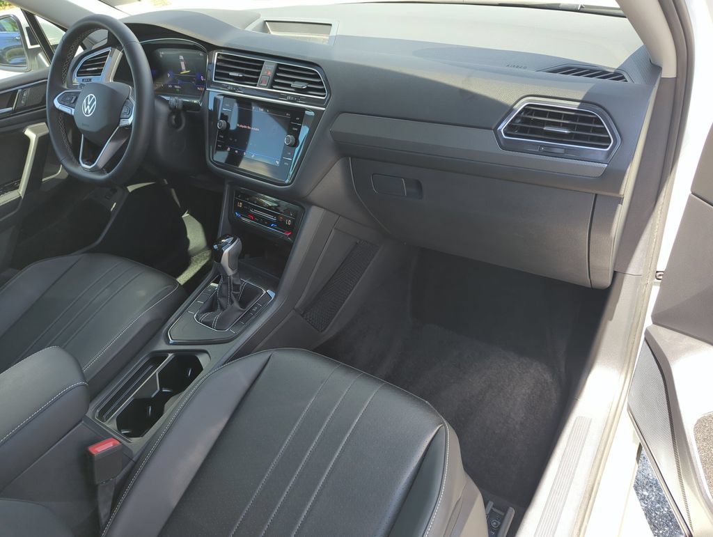 Used 2024 Volkswagen Tiguan SE FWD image 23