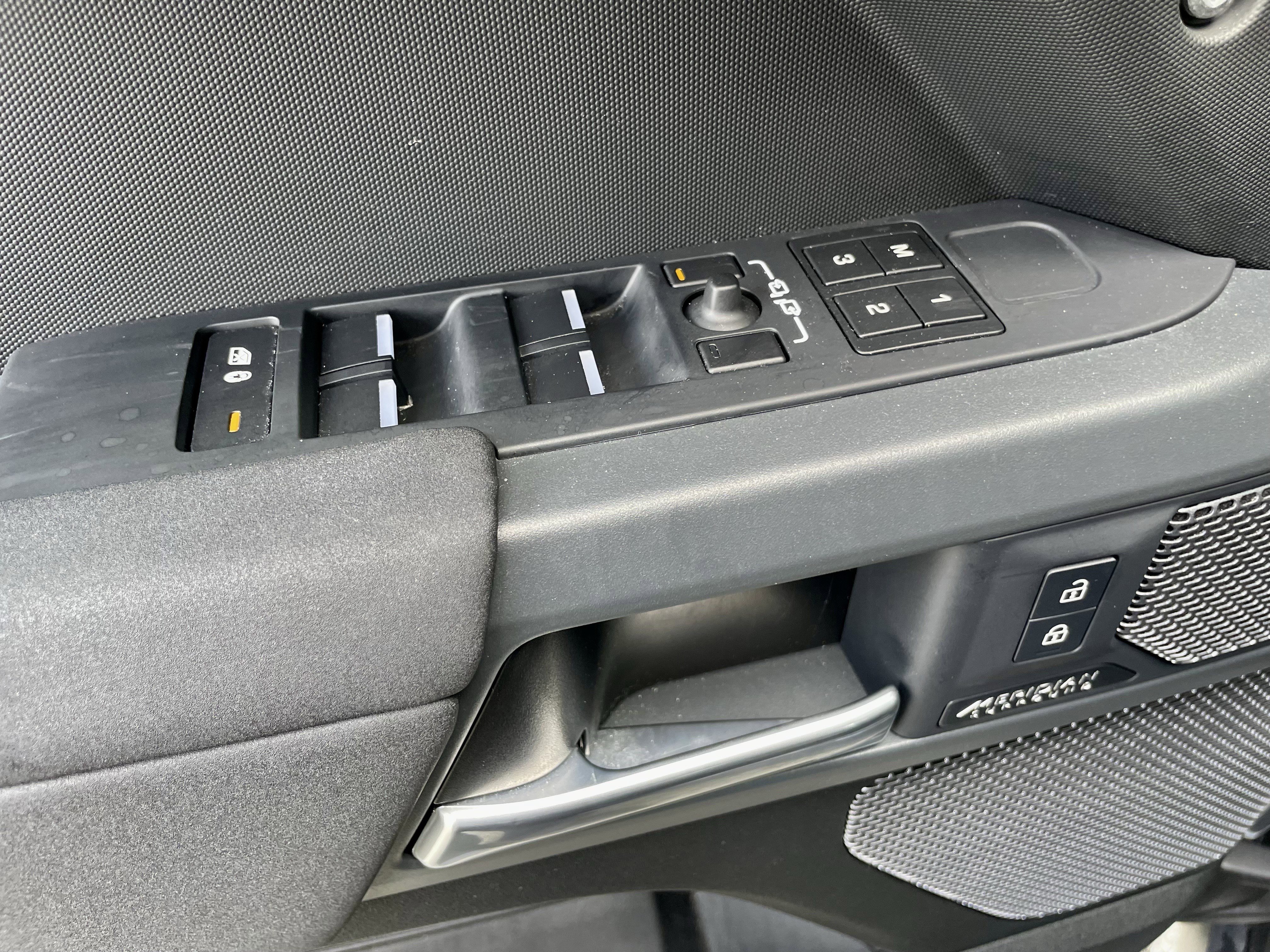 Certified 2023 Land Rover Defender 110 X-Dynamic SE image 11