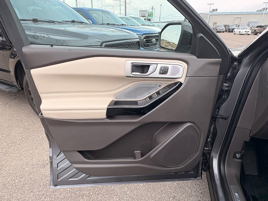 Used 2022 Ford Explorer Platinum w/ Equipment Group 601A image 19