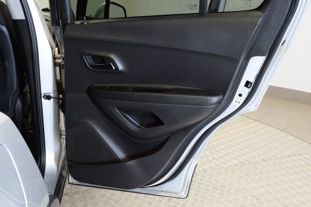 Used 2020 Chevrolet Trax LT FWD image 29