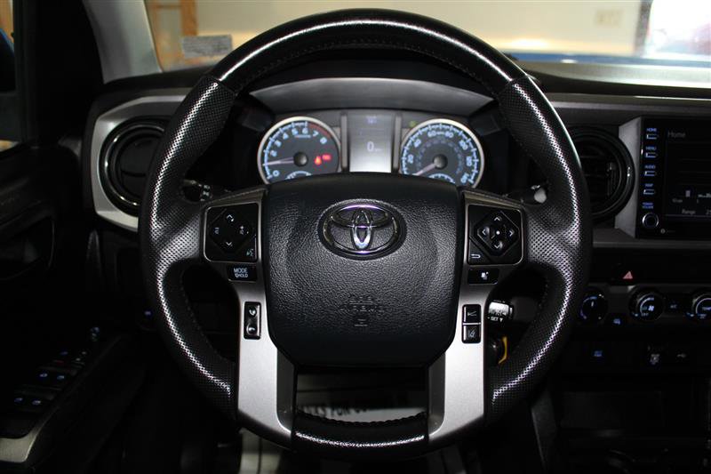 Used 2020 Toyota Tacoma SR5 AWD/4WD image 15