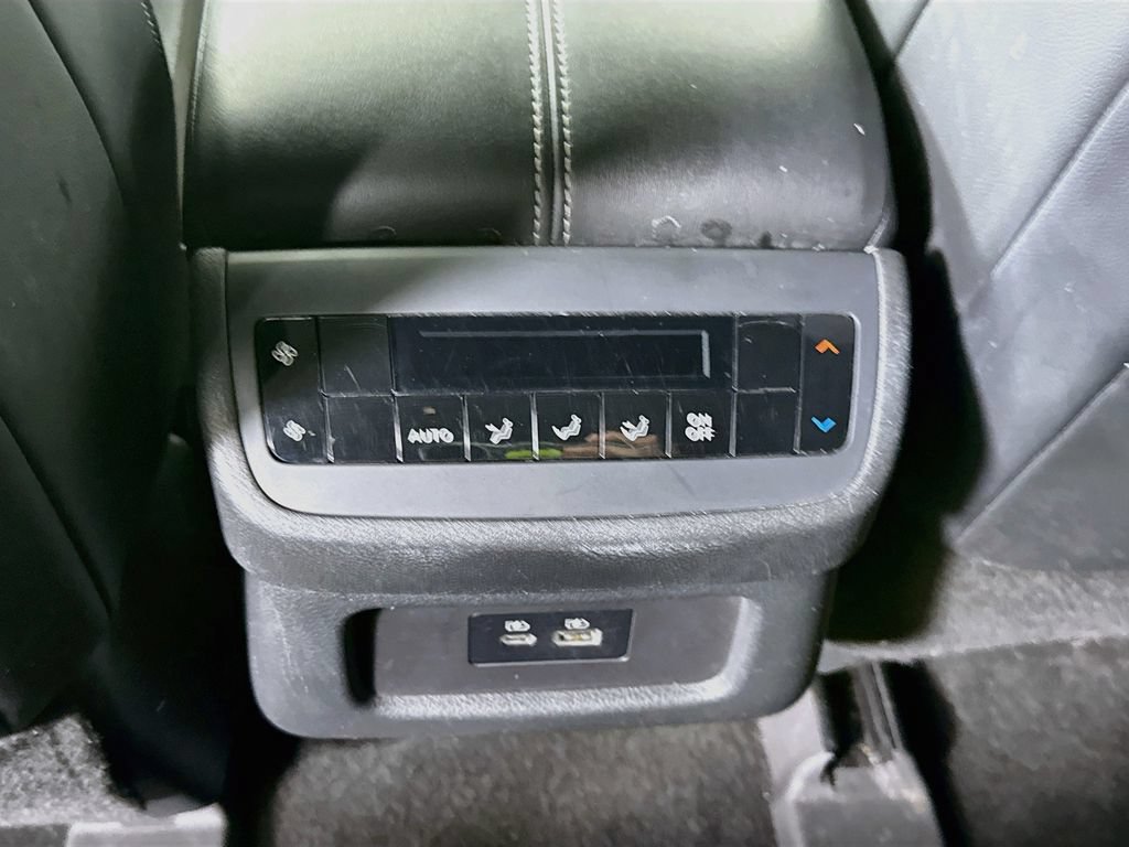 Used 2022 Nissan Pathfinder SL AWD/4WD image 28