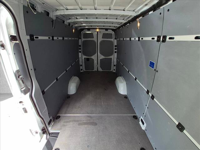 Used 2024 Mercedes-Benz Sprinter 2500 w/ Acoustic Package image 18