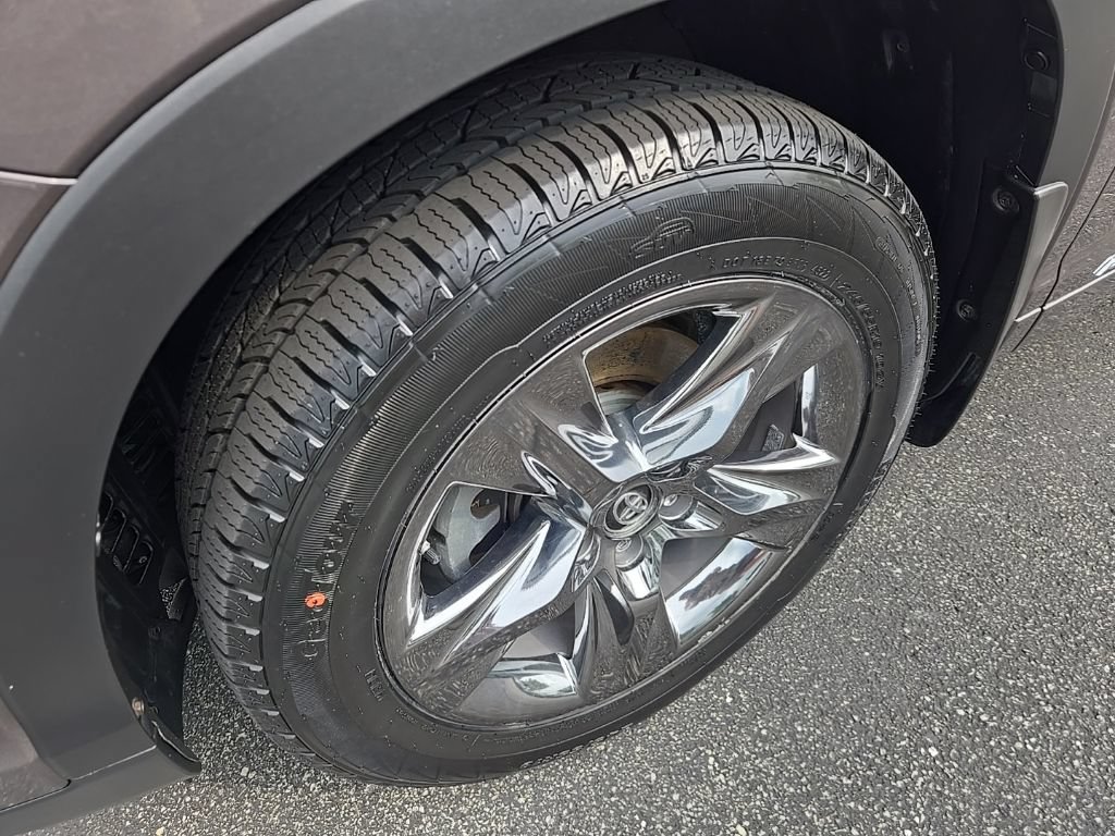 Used 2017 Toyota Highlander Limited Platinum AWD/4WD image 19