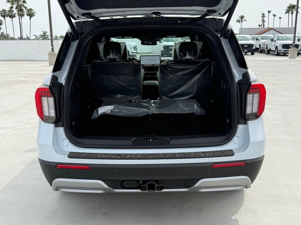 New 2026 Ford Explorer Platinum image 13