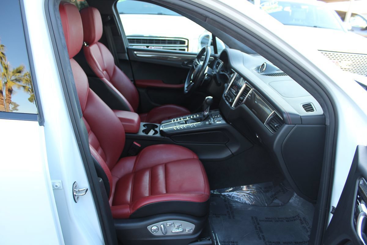Used 2017 Porsche Macan Turbo AWD/4WD image 24