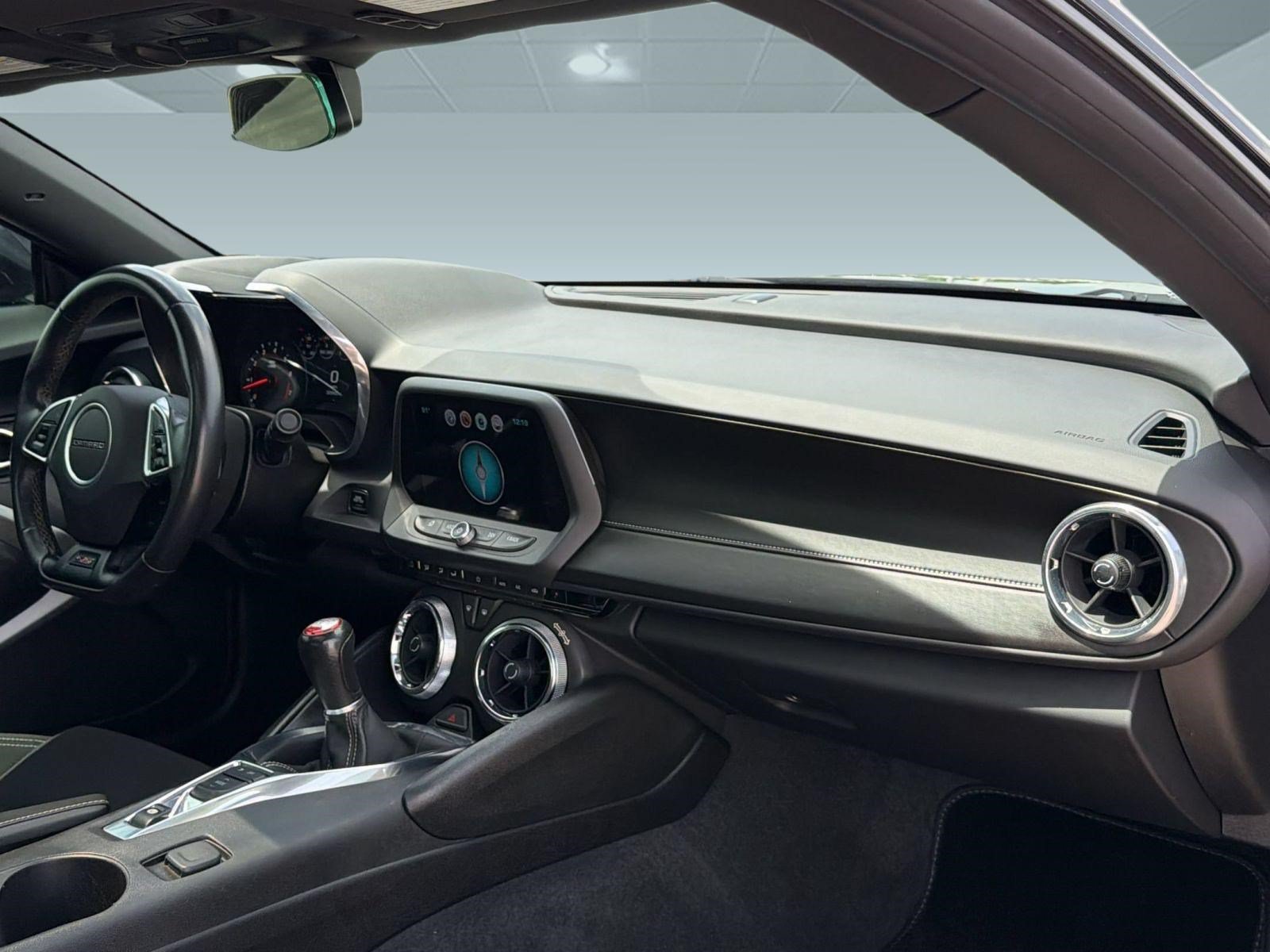Used 2018 Chevrolet Camaro SS RWD image 28