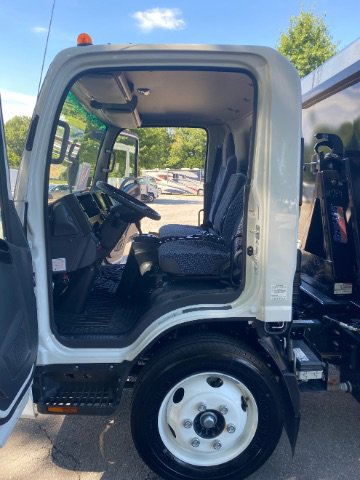 Used 2024 Isuzu NPR image 19