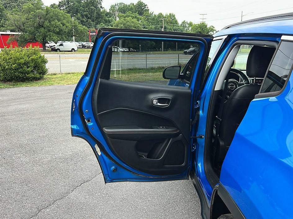 Used 2018 Jeep Compass Latitude w/ Popular Equipment Group AWD/4WD image 28
