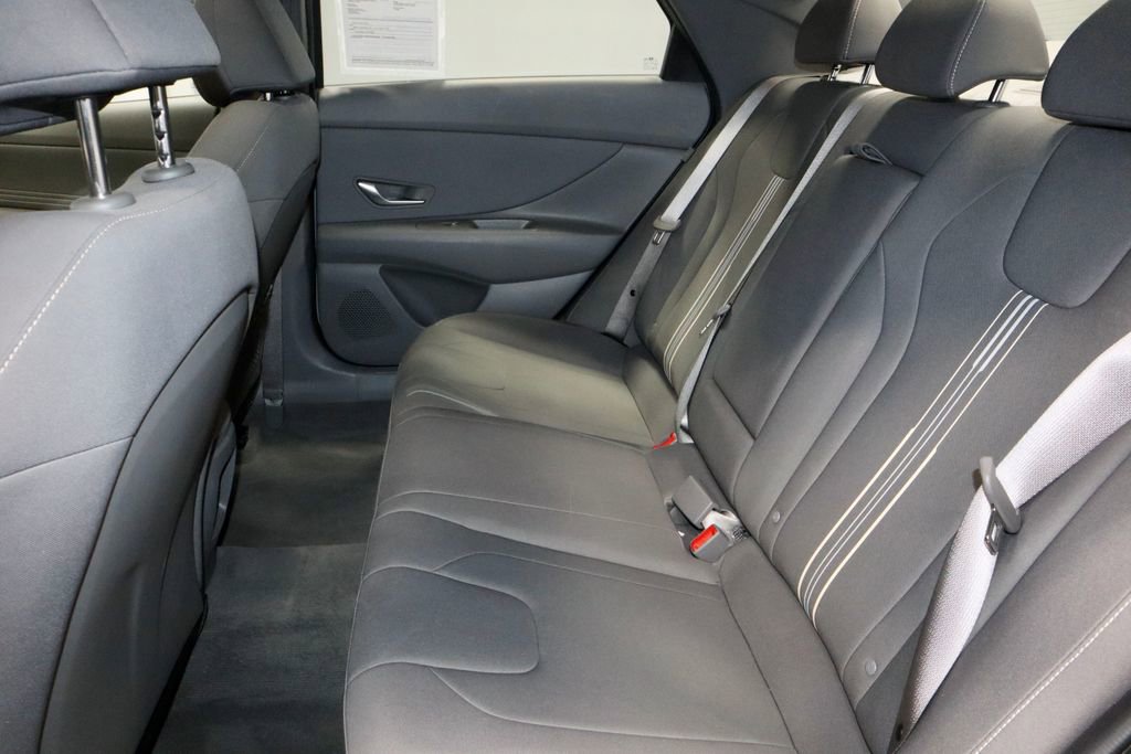 Certified 2025 Hyundai Elantra SEL image 23