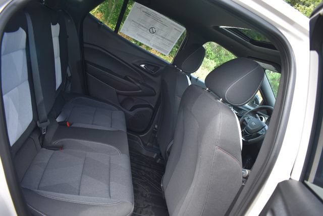 New 2026 Chevrolet Trax RS w/ Sunroof Package FWD image 15