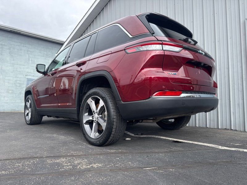 Used 2023 Jeep Grand Cherokee 4WD 4xe image 12