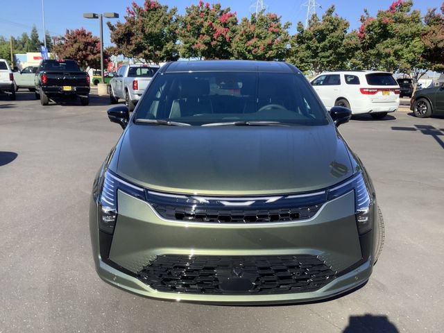 New 2027 Chrysler Pacifica Limited w/ Family Tech Group FWD image 4