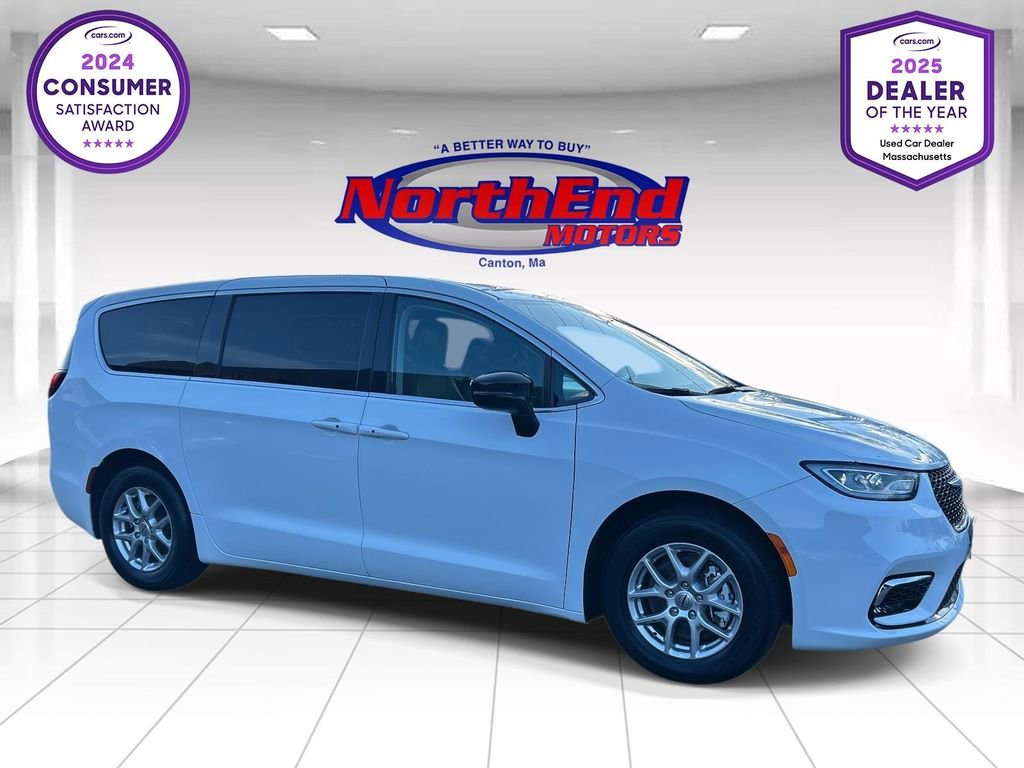 Used 2024 Chrysler Pacifica Touring-L image 1