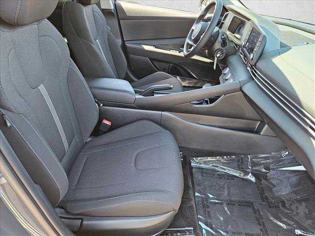 Used 2025 Hyundai Elantra SE FWD image 24