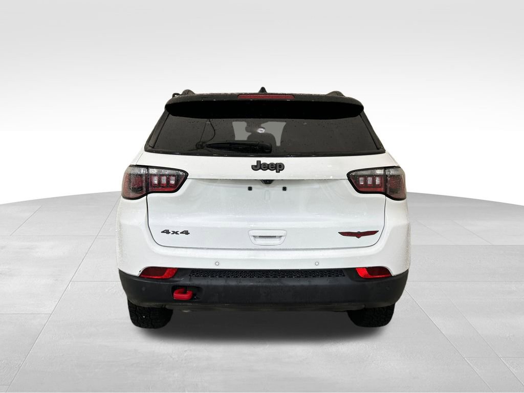 Used 2025 Jeep Compass Trailhawk AWD/4WD image 4