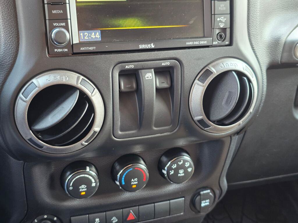 Used 2015 Jeep Wrangler Sport AWD/4WD image 24