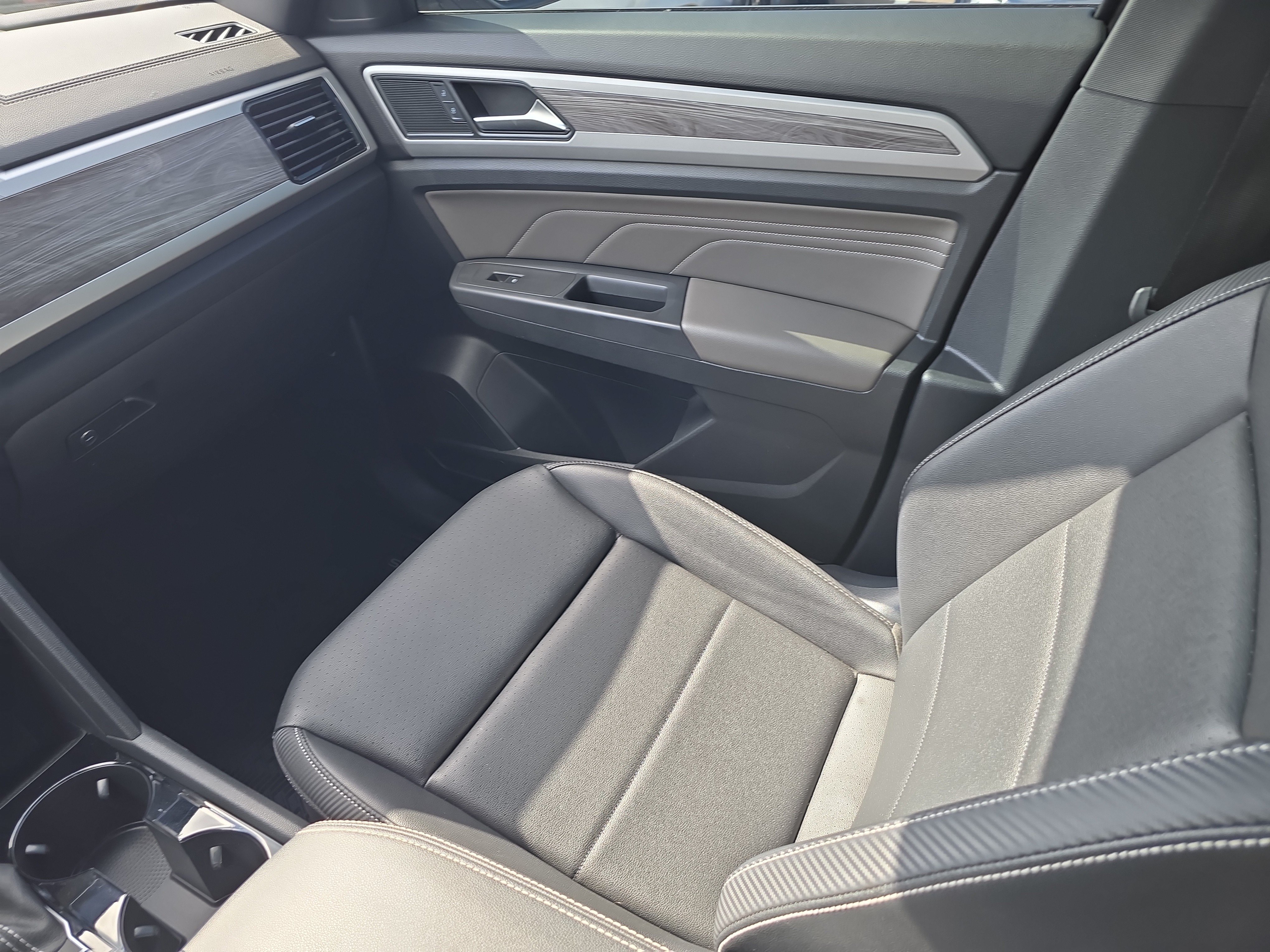 Used 2023 Volkswagen Atlas Cross Sport SE w/ Panoramic Sunroof Package AWD/4WD image 16