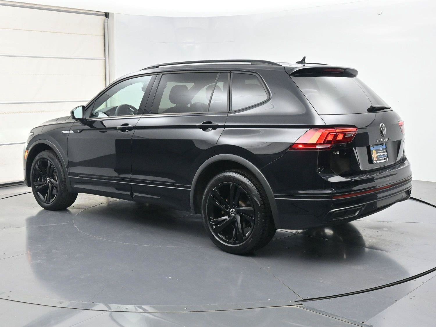 Used 2023 Volkswagen Tiguan SE R-Line AWD/4WD image 22