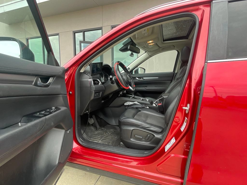 Used 2017 MAZDA CX-5 Touring w/ Preferred Equipment Package FWD image 5
