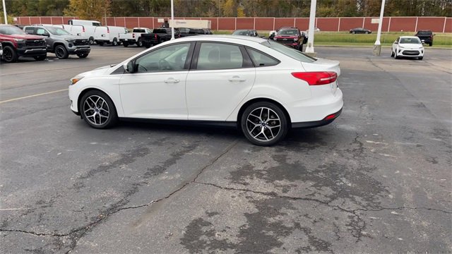 Used 2018 Ford Focus SE w/ SE Appearance Package image 5