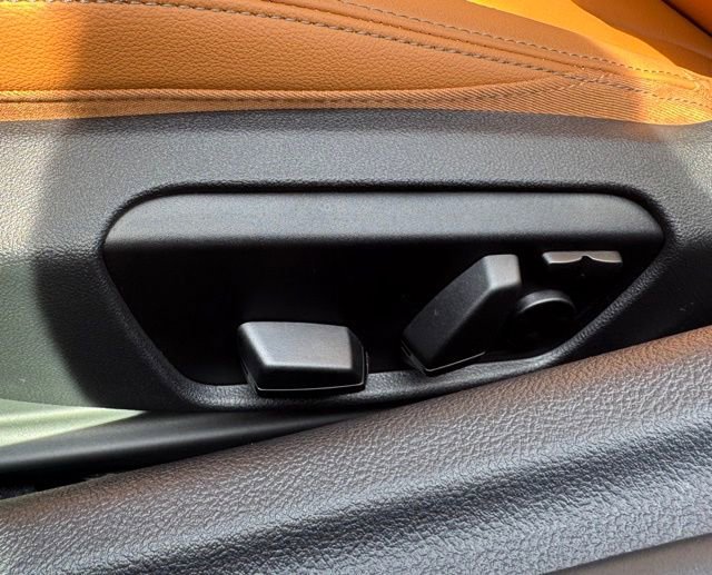 Used 2025 BMW Z4 M40i w/ Edition image 13