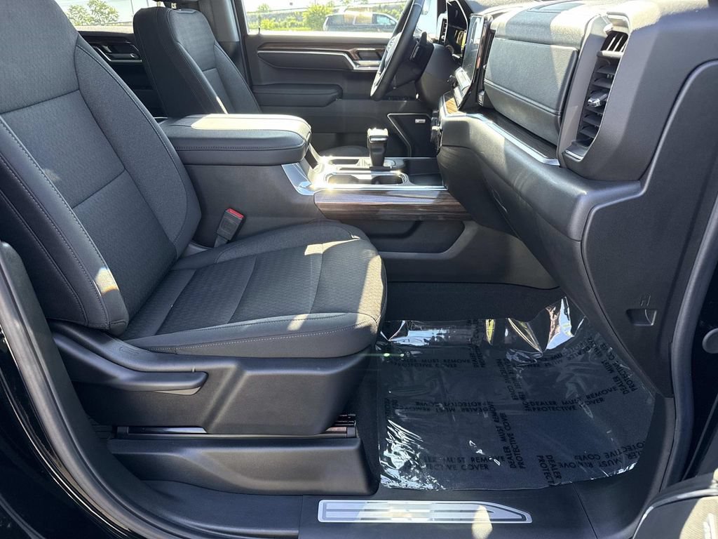 Used 2025 Chevrolet Silverado 1500 RST AWD/4WD image 19