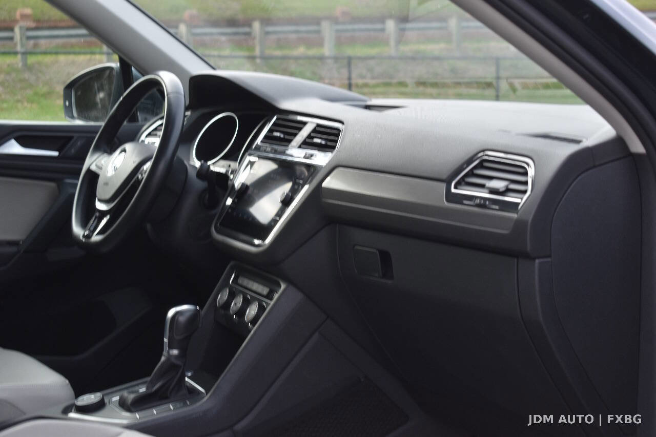 Used 2019 Volkswagen Tiguan SE AWD/4WD image 16