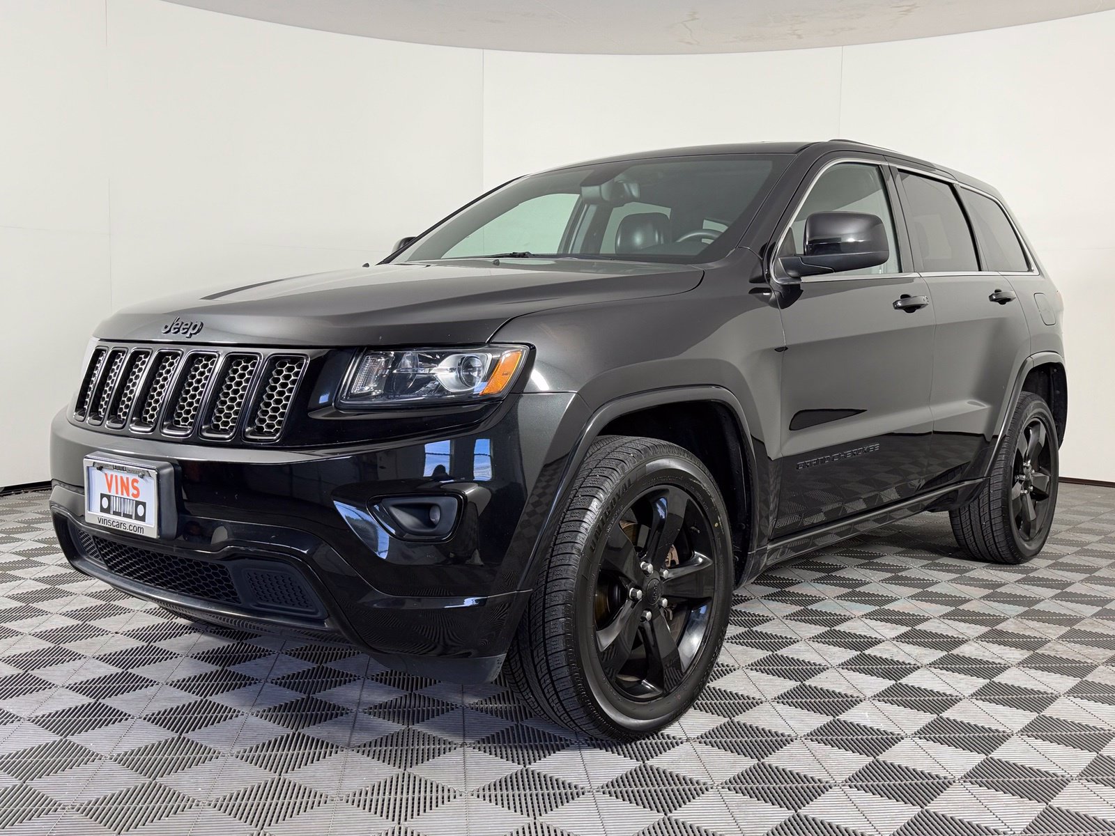 Used 2015 Jeep Grand Cherokee Altitude AWD/4WD image 3