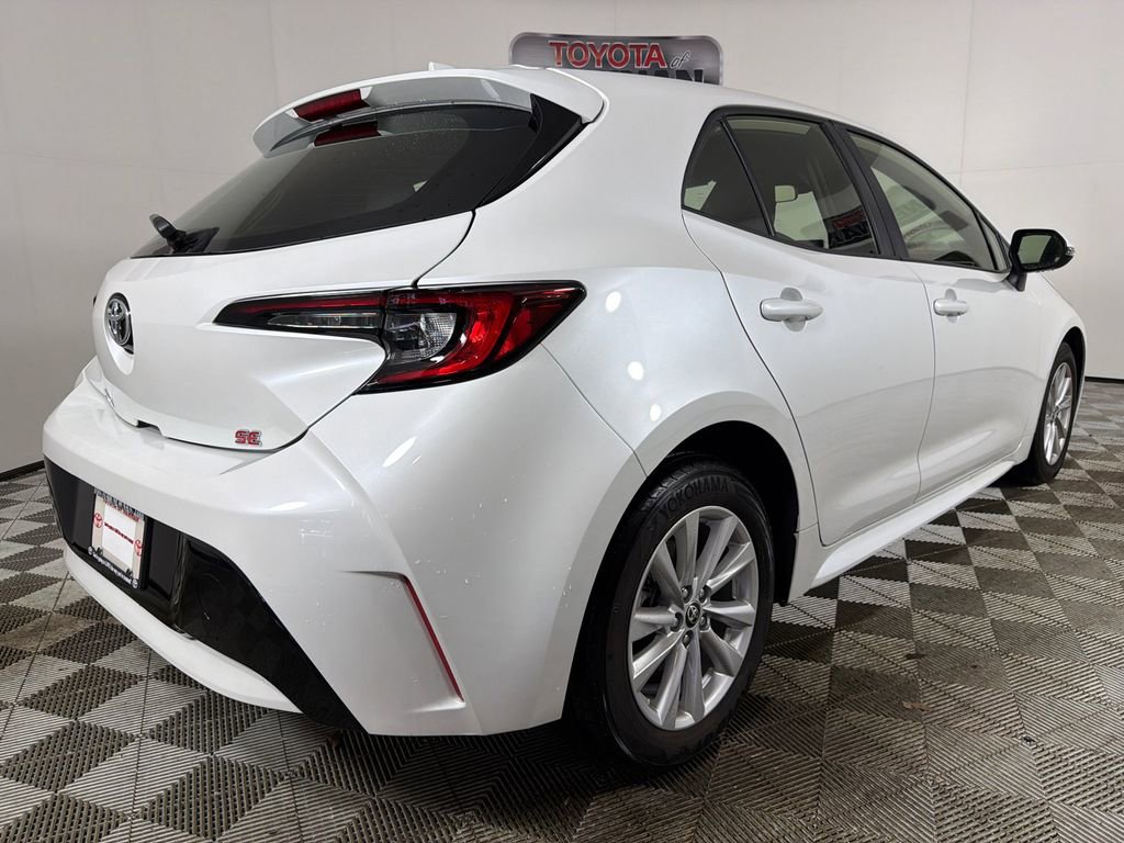 Used 2025 Toyota Corolla SE FWD image 3
