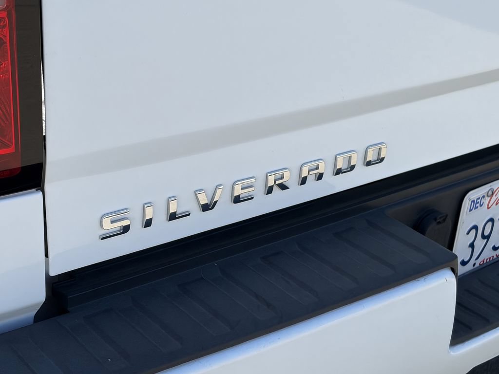 Used 2018 Chevrolet Silverado 1500 Custom w/ Custom Convenience Package RWD image 6