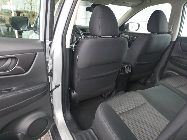 Used 2019 Nissan Rogue S image 17