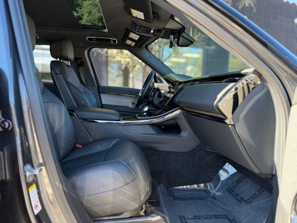 Used 2024 Land Rover Range Rover Sport SE image 32