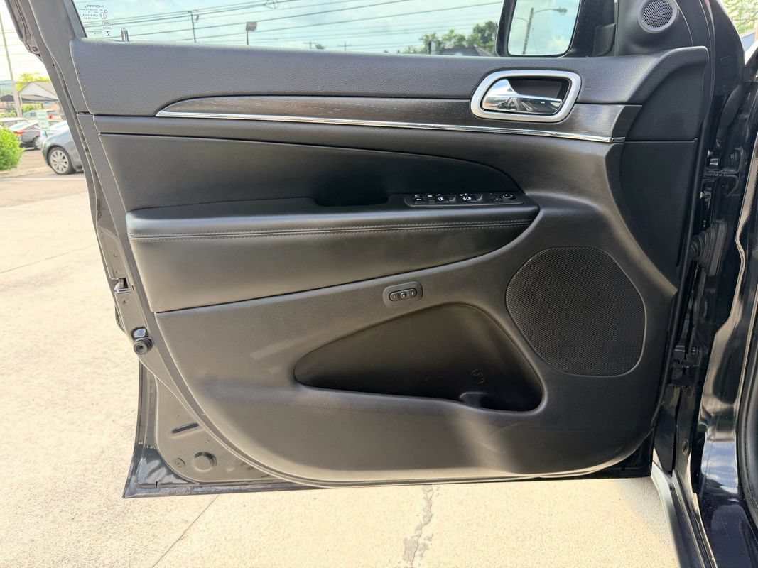 Used 2018 Jeep Grand Cherokee Limited AWD/4WD image 23