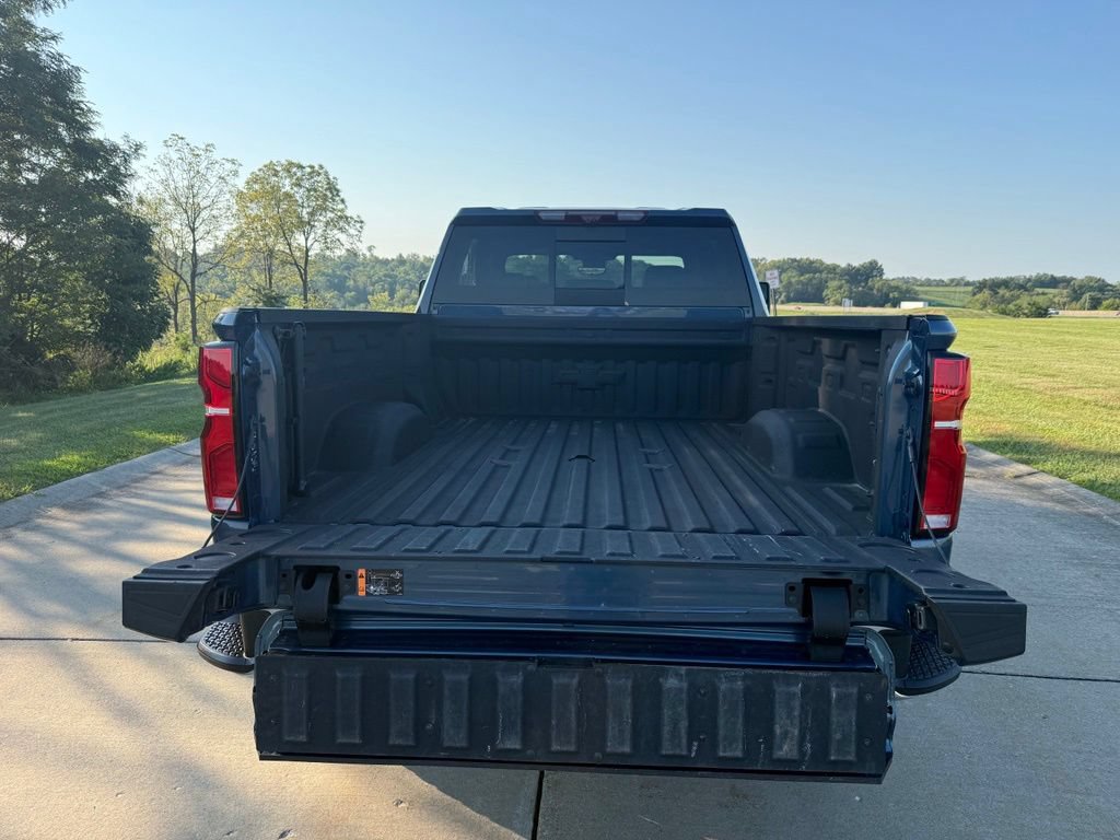 Used 2025 Chevrolet Silverado 2500 LTZ w/ LTZ Convenience Package AWD/4WD image 7
