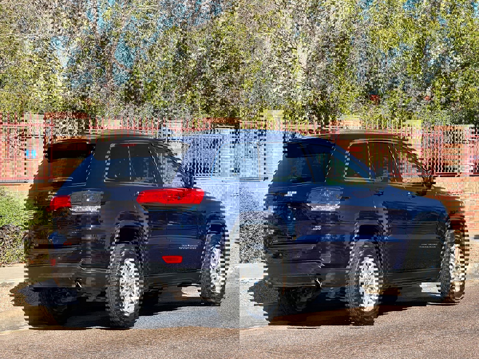 Used 2017 Jeep Grand Cherokee Laredo w/ Quick Order Package 23E image 10