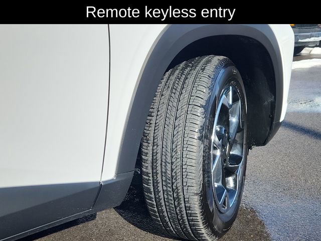 Used 2025 Chevrolet Trax LT w/ LT Convenience Package image 18