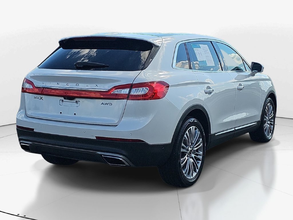 Used 2017 Lincoln MKX Reserve AWD/4WD image 6
