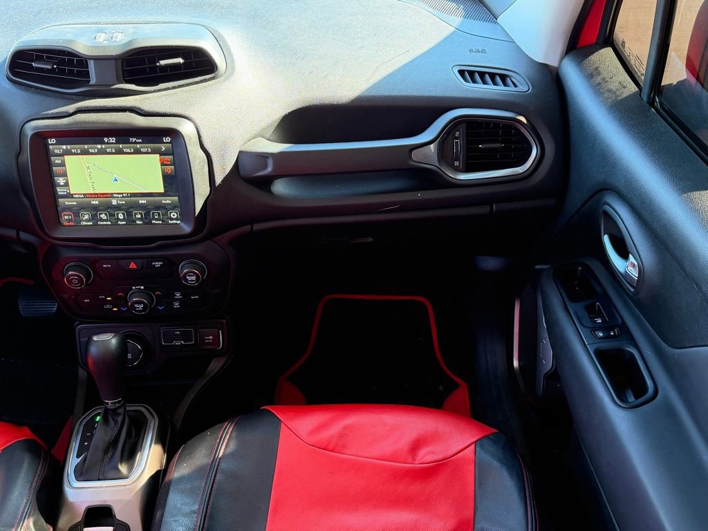 Used 2022 Jeep Renegade Latitude w/ Sun/Sound Group image 12