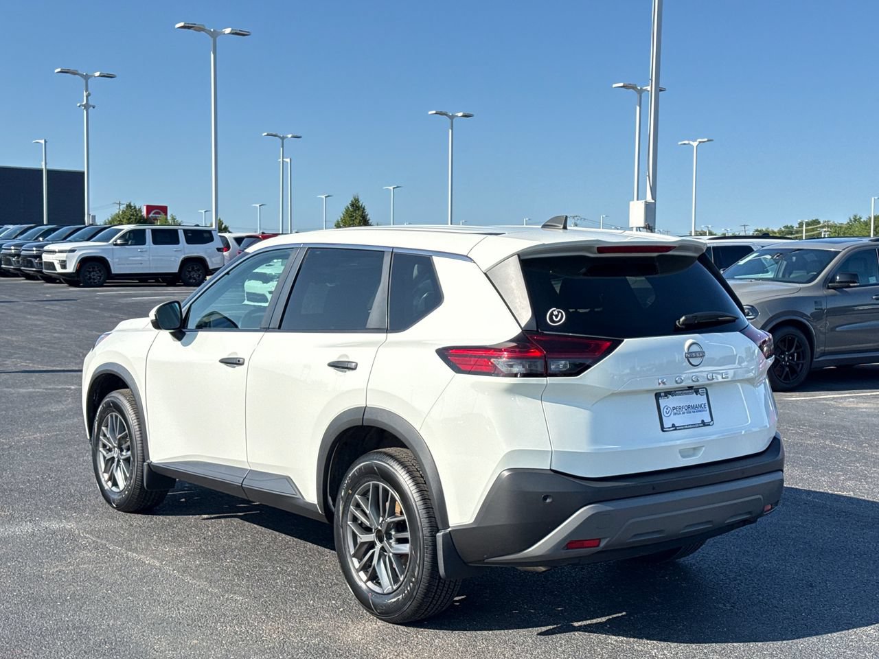 Used 2022 Nissan Rogue S FWD image 5