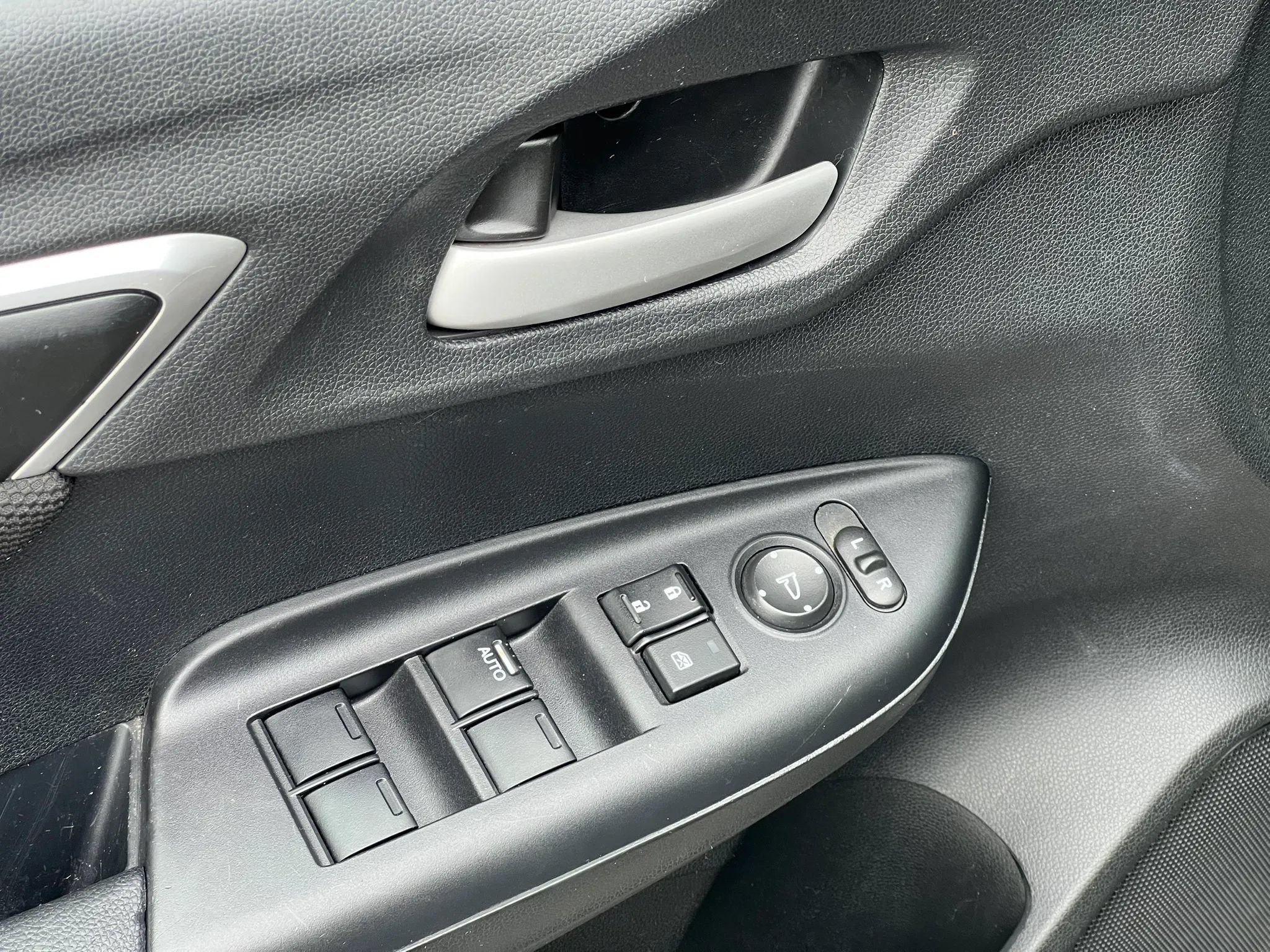 Used 2015 Honda Fit EX image 29